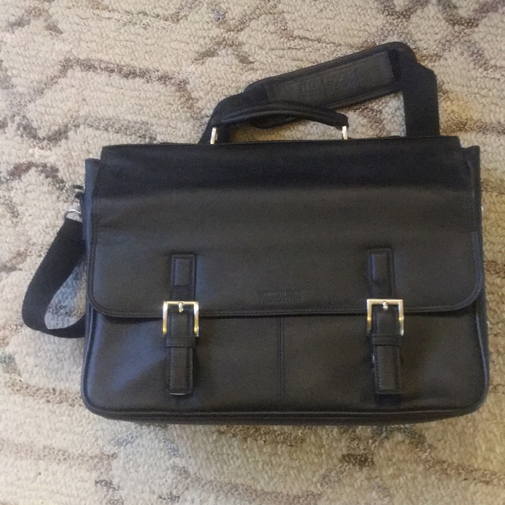 Kenneth Cole Reaction messenger bag